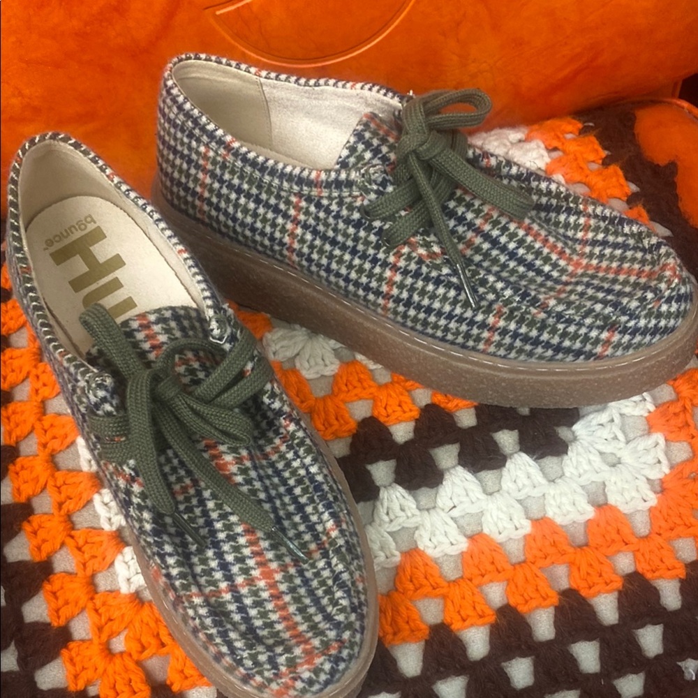 Hush Puppies - Retro style- Plaid loafer shoes- 1” rubber sole - Picture 2 of 11